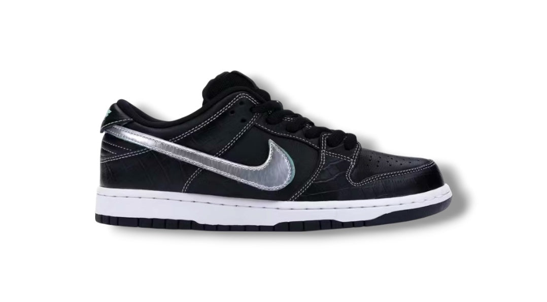Diamond Supply Co. x Nike SB Dunk Low "Black"
